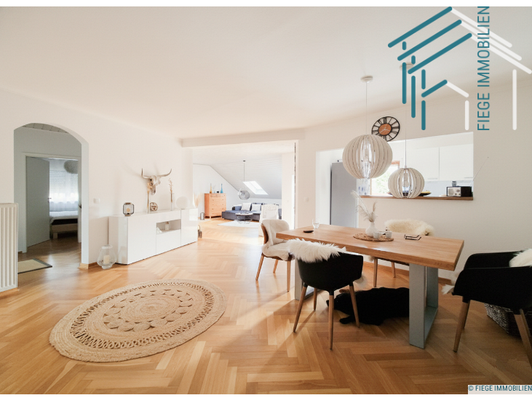 Eingangsbereich mit Esszimmer-FWM