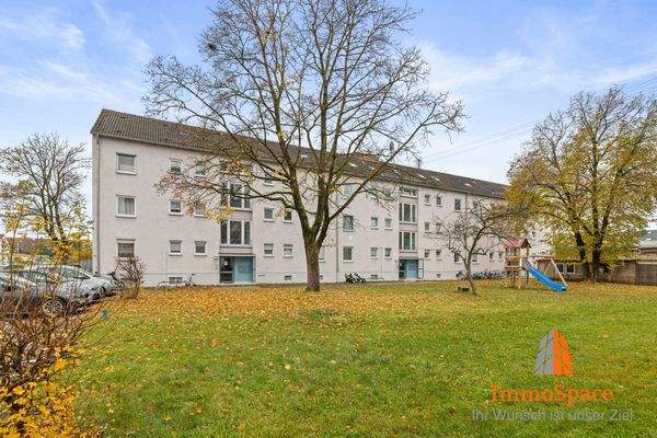 Viel Grünfläche direkt vor der Wohnanlage