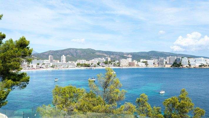 Villa in erster Meereslinie zum Verkauf in Cala Vinyes, Mallorca