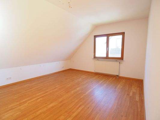 Geräumiges Schlafzimmer