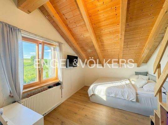 eines der drei Schlafzimmer