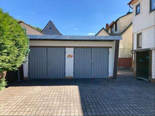 zwei PKW- Garagen
