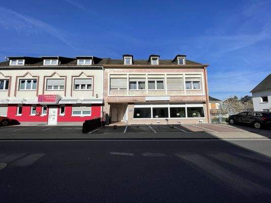 Aussenansicht + Stellplätze