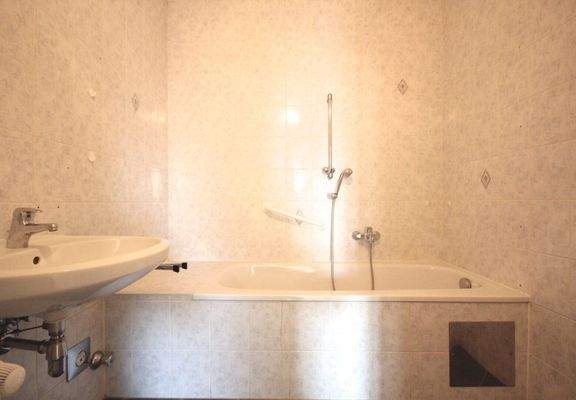 Schöne 2-Zi-Wohnung in Zentrumslage inkl. Tiefgaragenplatz