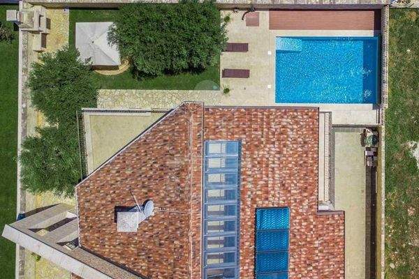 Luxus-Villa mit 3 Einheiten, nahe dem Meer und dem Zentrum von Novigrad