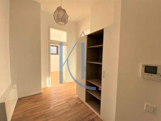 Flur m. Einbauschrank