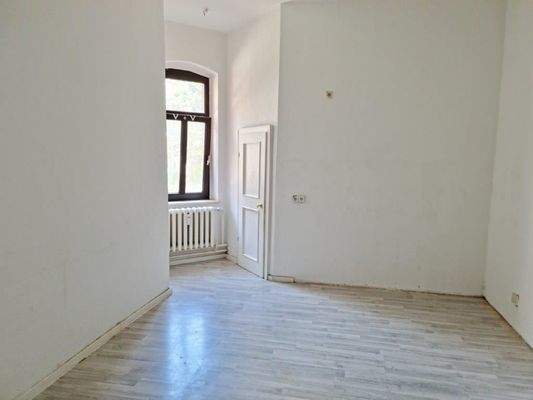 Küche mit Vorratsraum