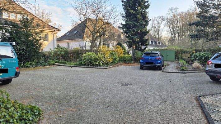 Abstellplatz_links von Auto Bl