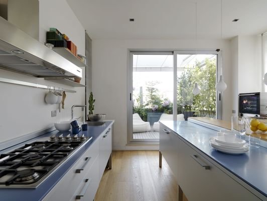 Küche mit Balkon kleine Wohnung.jpg