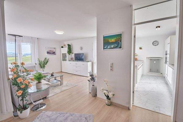 Blick auf Wohnen und Küche