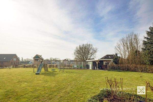 Gartenhaus und Hühnerauslauf