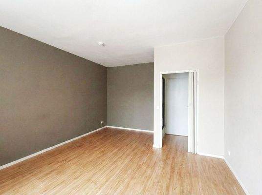 Wohn-Schlafzimmer Bild 2 - Möbel mit KI entfernt -