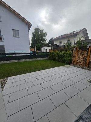 Terrasse mit Gartenanteil