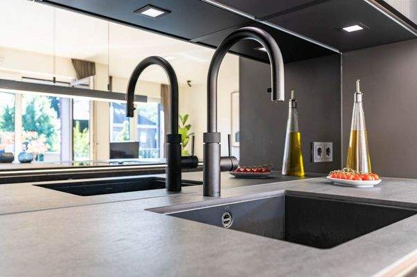 hochwertige Spülarmatur (Quooker)