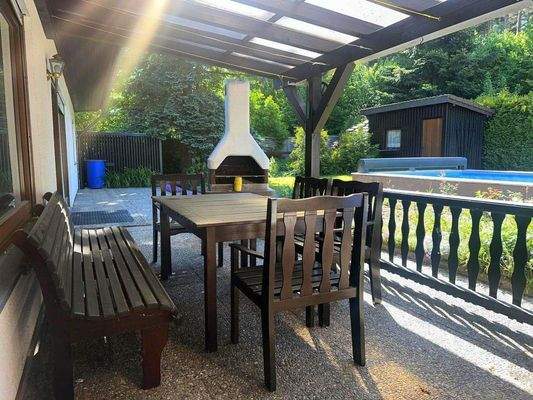 Terrasse mit Freisitz überdacht