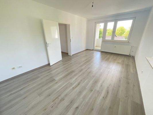 Wohnzimmer mit Balkon