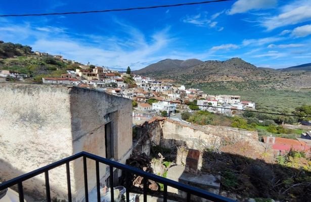 Kreta, Choumeriakos: Renoviertes Dorfhaus mit Gästeapartment und Dachterrasse zu verkaufen