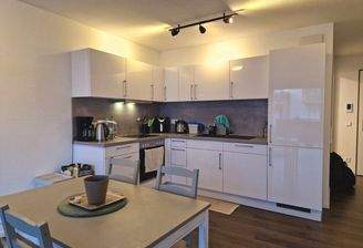 Einbauküche im offenen Wohn- Essbereich