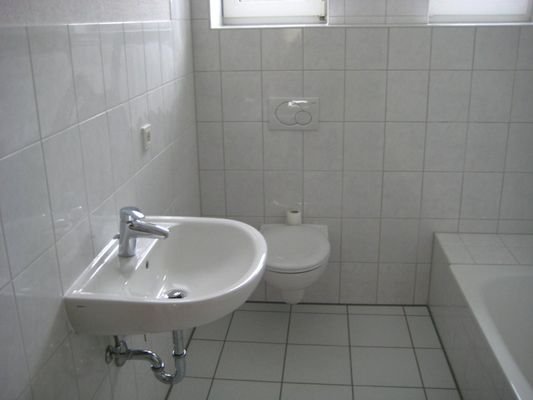 Whg rechts_EG_Badezimmer.jpg