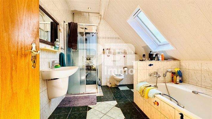 OG Anbau G2 Badezimmer / Wanne