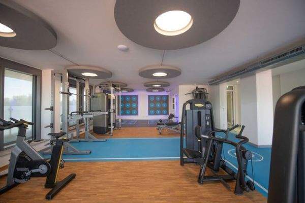 Modernes Fitnessstudio