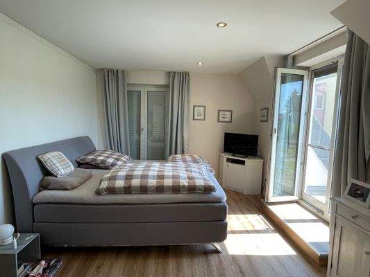 Schlafzimmer 1