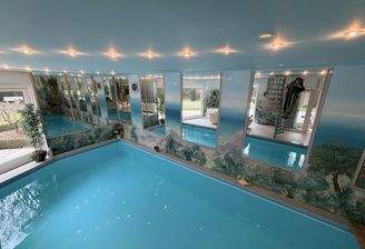 Indoor-Pool von oben