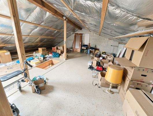 Dachboden - (KI generiert)