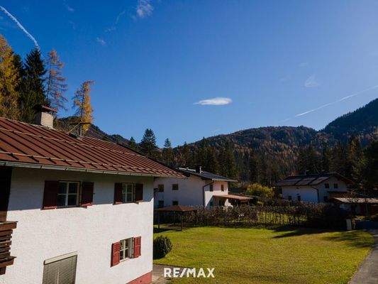 Blick auf Teilgrundstück am Altbestand vorbei