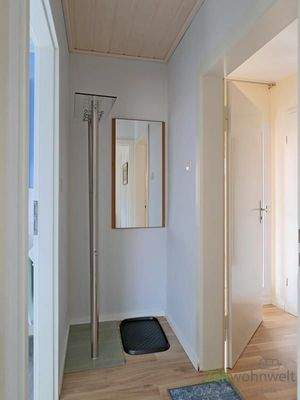 kleine Garderobe im Wohnungseingang
