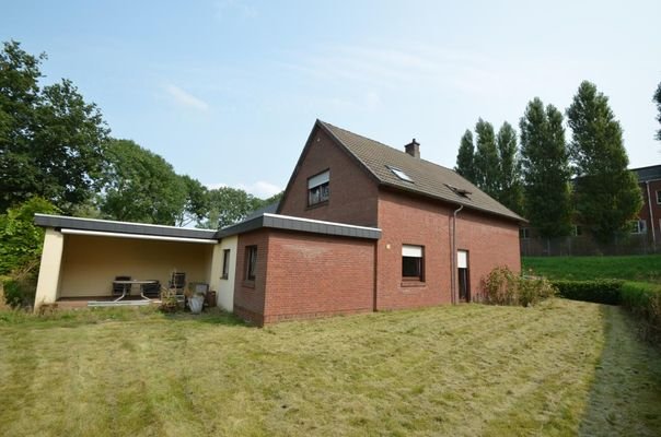 Garten und überdachte Terrasse