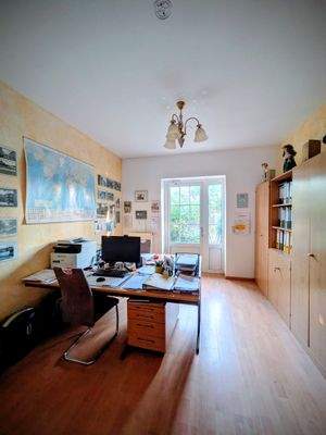 Büro mit Terrassentür