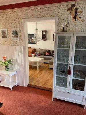 Wohnung EG - Diele mit Blick in´s Wohn-& Schlafzimmer