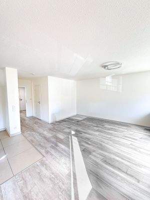 Wohn-Essbereich KI generiert, entspricht nicht der Realität