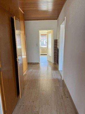 Erdgeschoss: Flur, Jura-Marmor-Boden