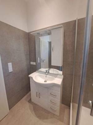 Bad mit Dusche 2.jpeg