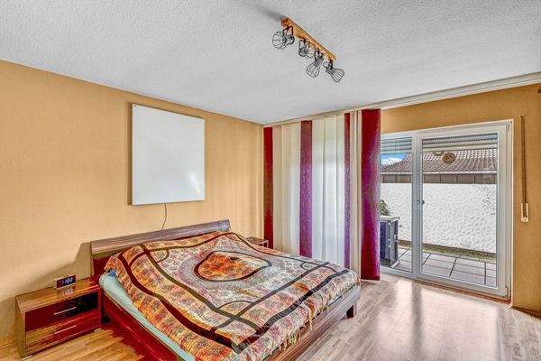 Schlafzimmer mit Terrassenzugang (EG)