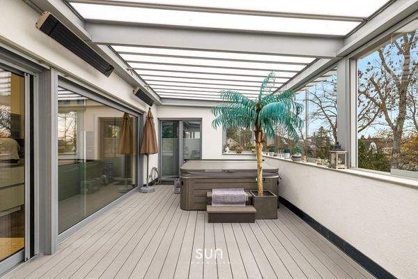 WINTERGARTEN MIT WHIRLPOOL