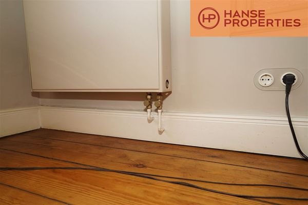 Heizrohre wurden hinter der Sockelleiste versteckt