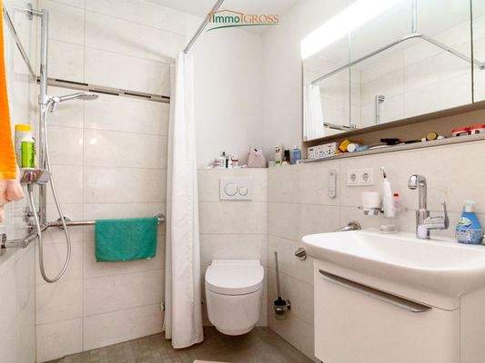 OG - Badezimmer mit Dusche