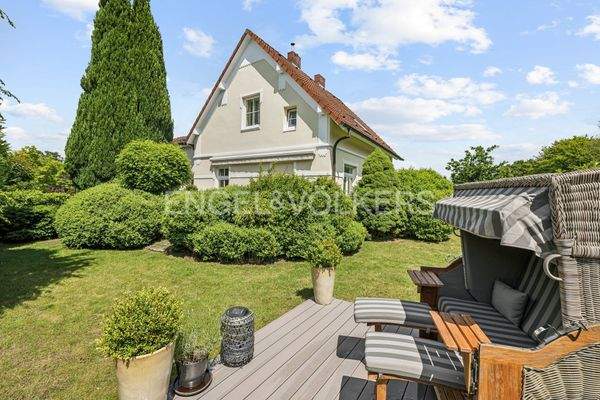 Blick aus dem seitlichen Garten