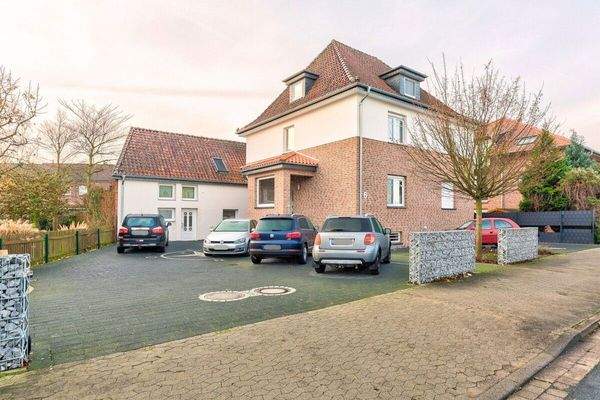 Straßenperspektive mit Umfeld