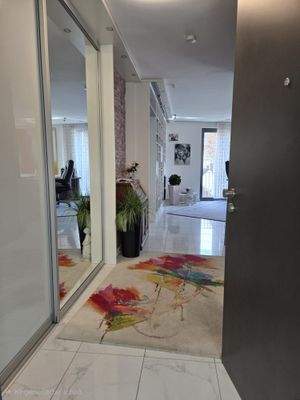 Diele mit Spiegelschrank