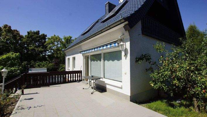 Terrasse mit Zugang zum Wohnzimmer