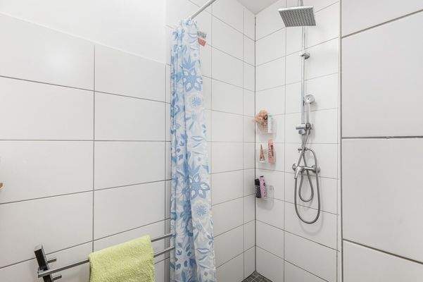 Duschbad im Erdgeschoss (Ansicht II)