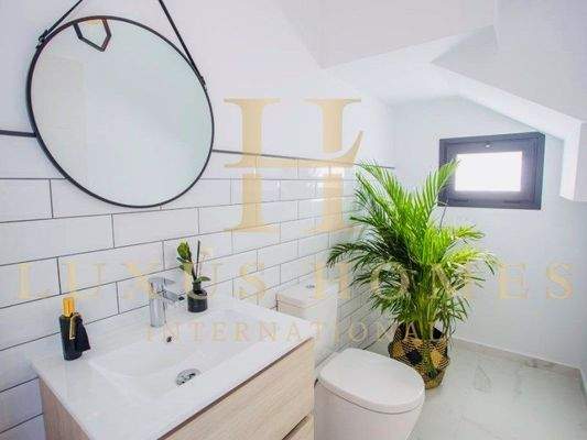 D198FAF0-5FE1-46C0-8F0B-6ADBDE153550