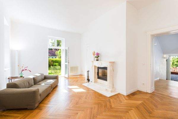 Living area & parquet floor