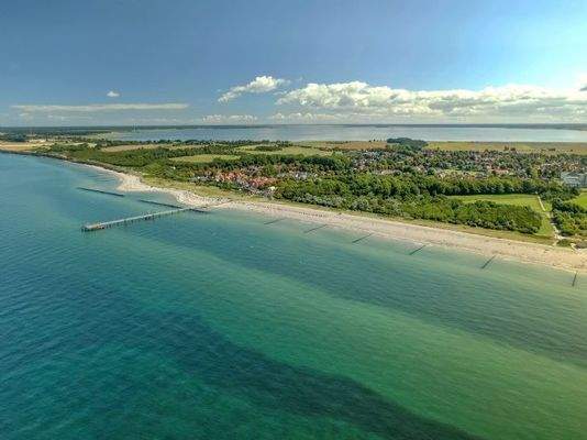 kilometerlanger-Sandstrand-ziwschen-Ostsee-und-Bod