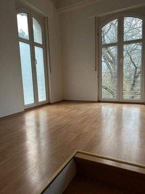 Eine Wohnung Hochparterre bzw. 1. OG