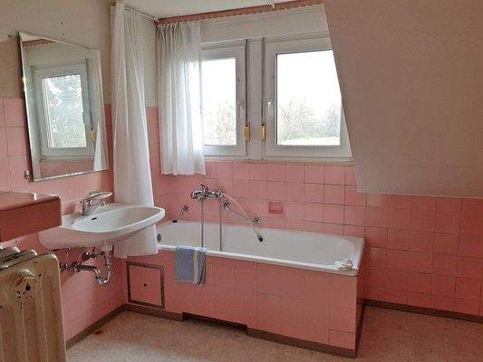 Tgl.-Bad mit Wanne, DG